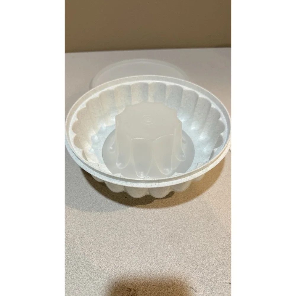 Vintage Tupperware 3 Piece Fluted Ring Jello Mold  Green Speckle 1.4L‎